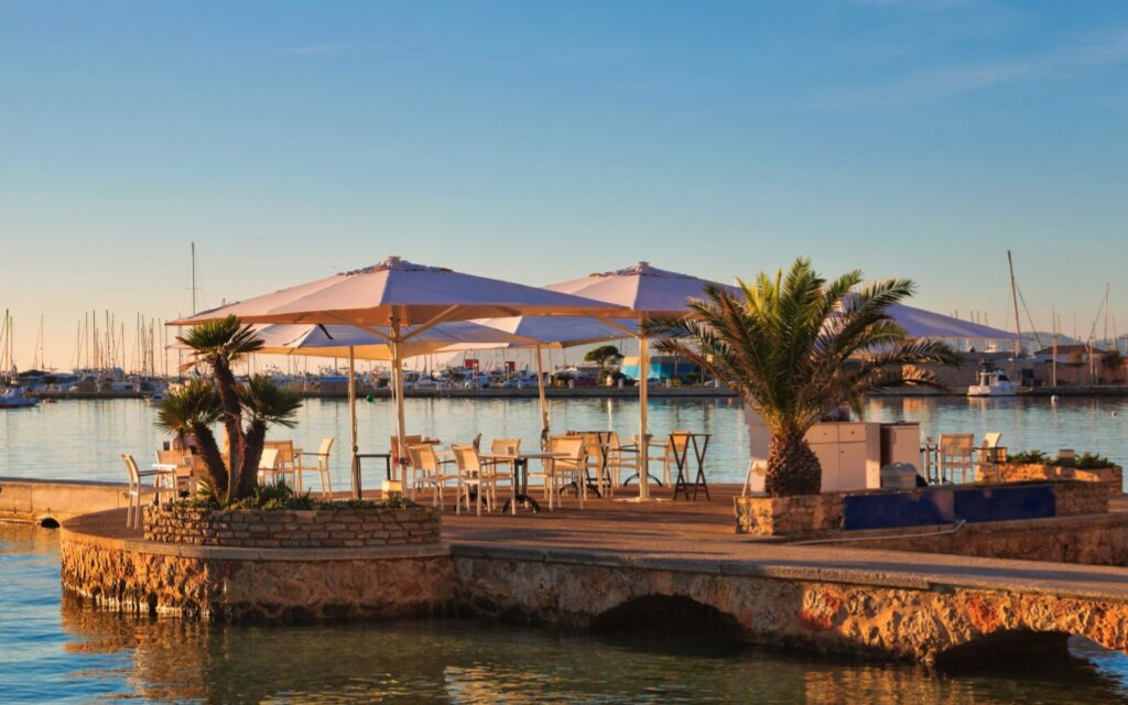 Outdoor restaurant in the port